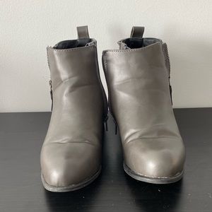 Grey Booties (7W)